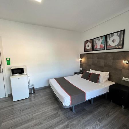 Hello Feria Hotel Madrid Exterior photo