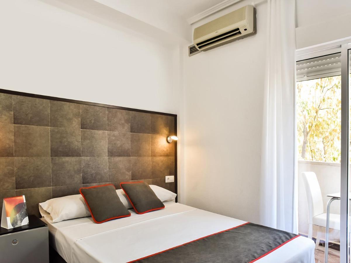 Hello Feria Hotel Madrid Exterior photo