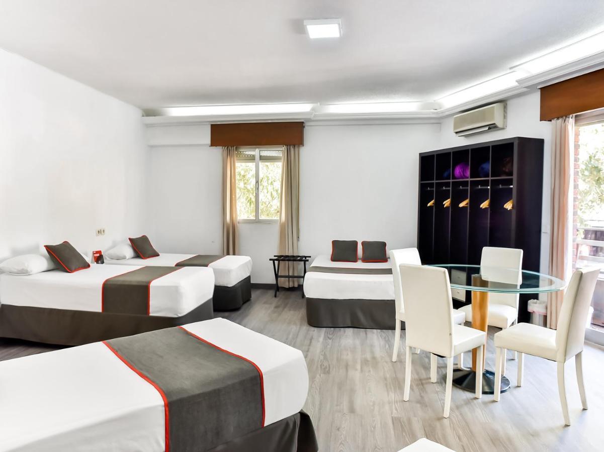 Hello Feria Hotel Madrid Exterior photo