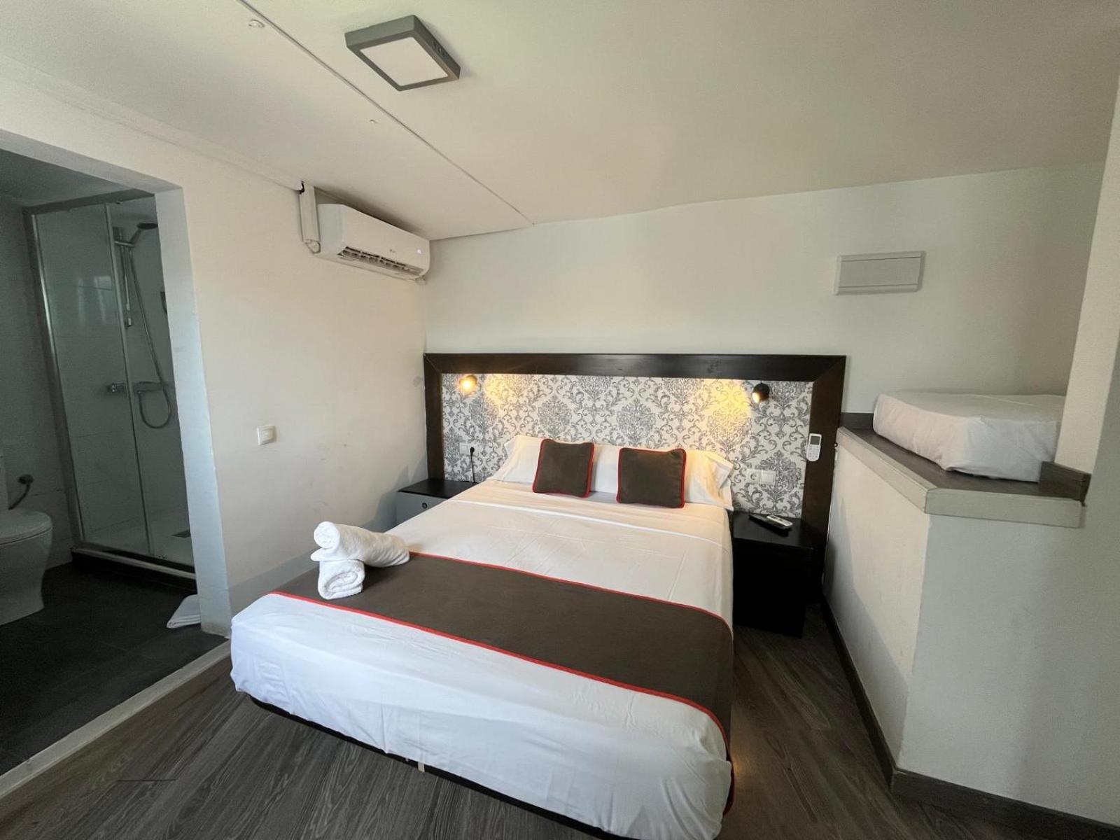 Hello Feria Hotel Madrid Exterior photo