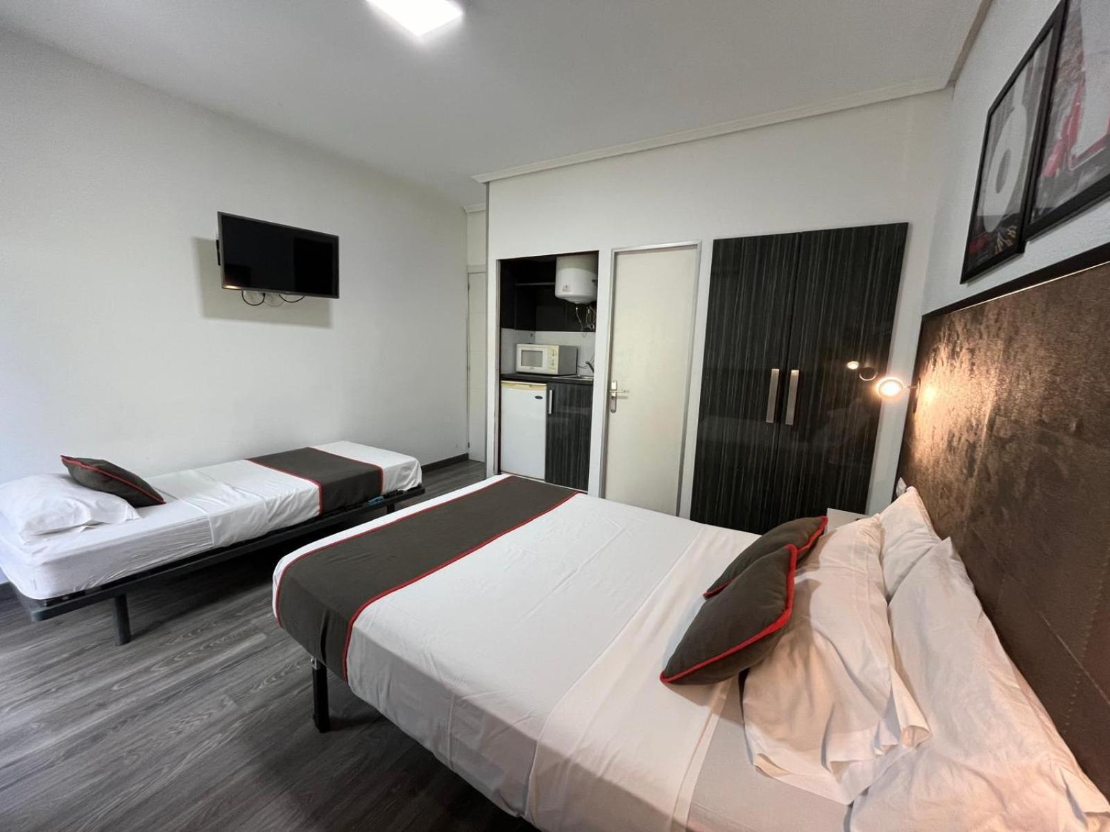 Hello Feria Hotel Madrid Exterior photo