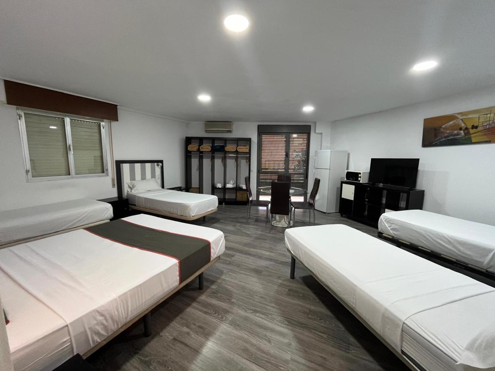 Hello Feria Hotel Madrid Exterior photo