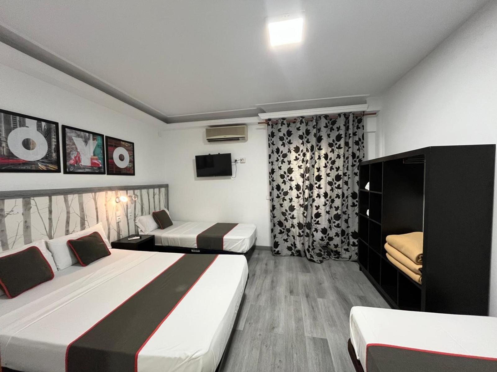 Hello Feria Hotel Madrid Exterior photo