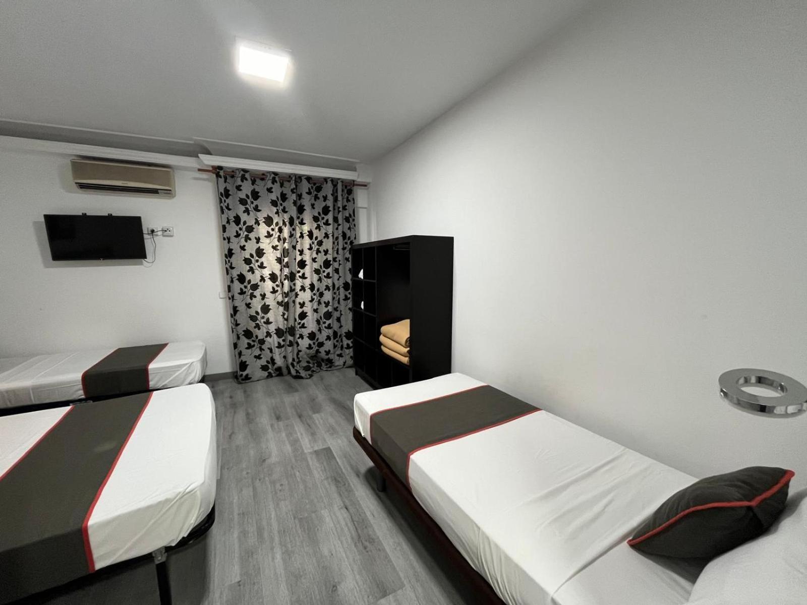 Hello Feria Hotel Madrid Exterior photo